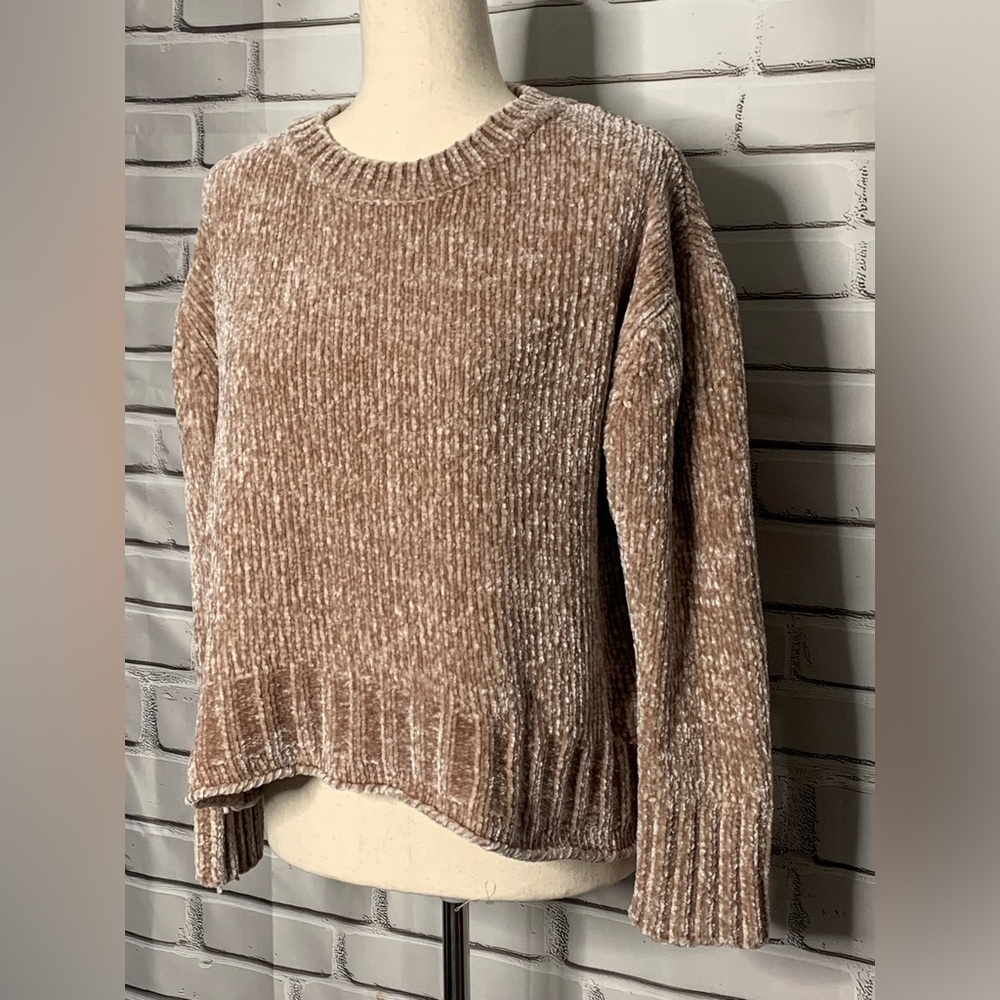 3/$20 Cynthia Rowley Crew Neck Sweater Plush Knit - Picture 2 of 13